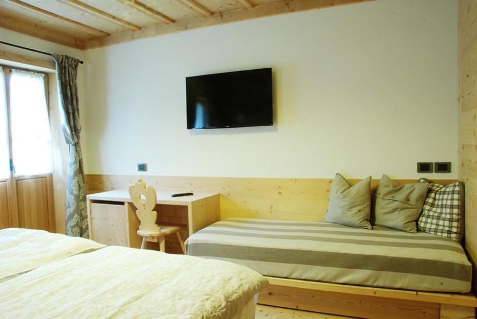 Jaegerhaus Agriturismo Кортина д'Ампецо Стая снимка