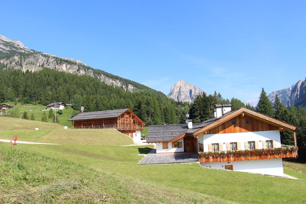 Jaegerhaus Agriturismo Кортина д'Ампецо Екстериор снимка